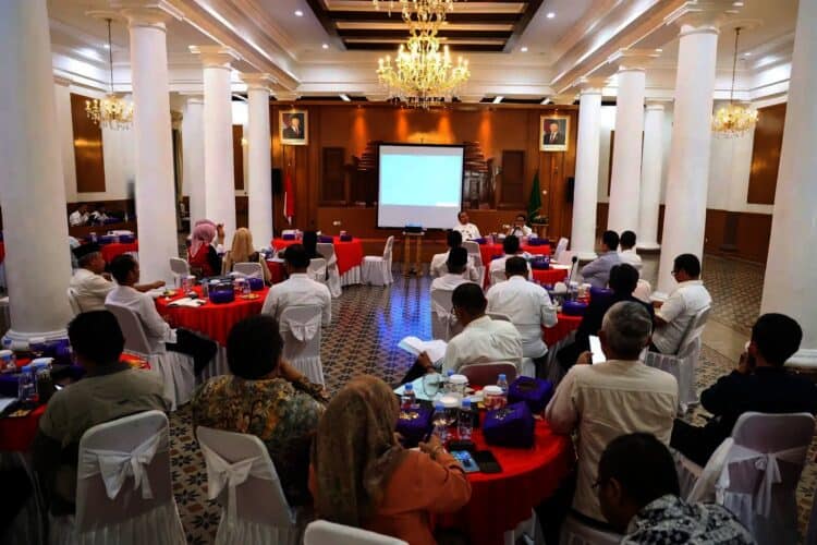 Kegiatan sinkronisasi program Pemprov Banten dengan program Gubernur terpilih, yang dilaksanakan di Rumah Dinas (Rumdin) Gubernur Banten, Kota Serang, akhir pekan kemarin. (DOKUMEN/SATELITNEWS.COM)