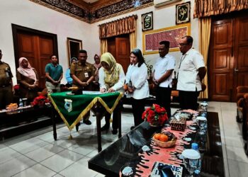 Untuk memenuhi kebutuhan air bersih bagi masyarakat di wilayah Pandeglang Selatan, dan mendukung operasional Kawasan Ekonomi Khusus (KEK) Tanjung Lesung. Akhirnya, Kementerian Pekerjaan Umum dan Perumahan Rakyat (PUPR) menyerahkan pengelolaan Sistem Penyediaan Air Minum (SPAM) Kawasan Strategis Pariwisata Nasional (KSPN) Tanjung Lesung, kepada Pemerintah Kabupaten (Pemkab) Pandeglang melalui Perusahaan Umum Daerah Air Minum (Perumdam) Tirta Berkah. (ISTIMEWA)