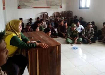 Sejumlah warga Desa Pasirloa, Kecamatan Sindangresmi, Kabupaten Pandeglang, mengikuti Musrenbangdes. (ISTIMEWA)