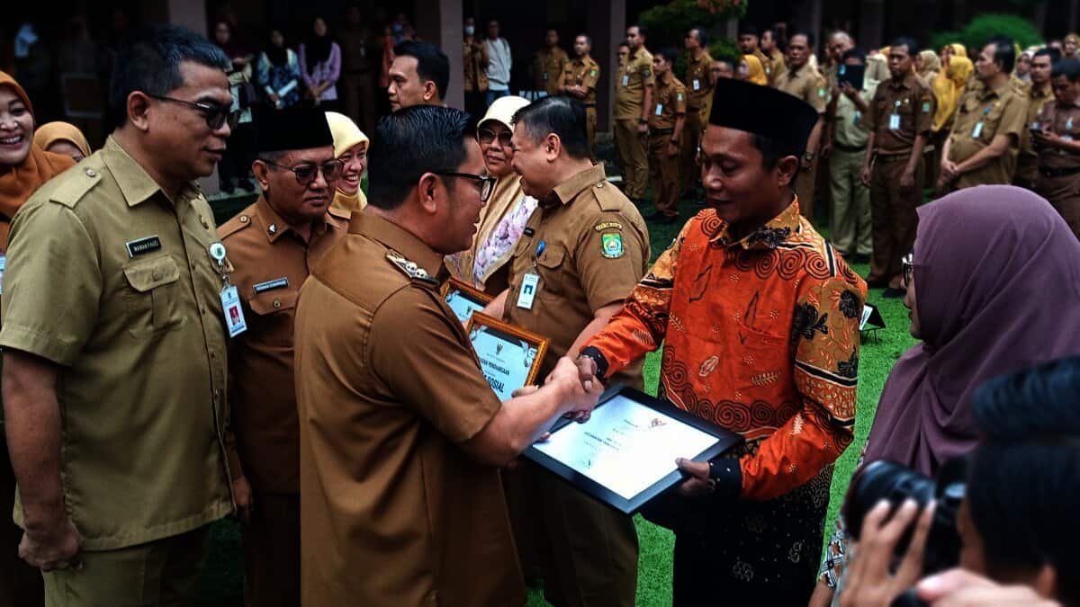 SMP Al-Ijtihad 1 Gerendeng Terima Penghargaan Sekolah Adiwiyata Tingkat Kota Tangerang