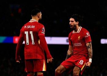 Liverpool Perlebar Jarak di Puncak