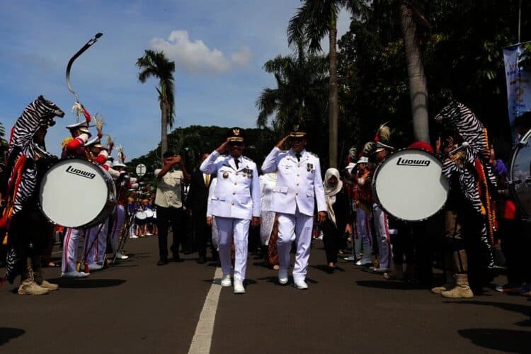 Disambut Meriah, Sachrudin-Maryono Dadah-dadah ke Warga
