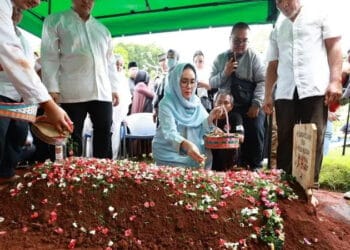 Tangis Rieke Diah Pitaloka, Utang Janji Urus Tanah Mat Solar