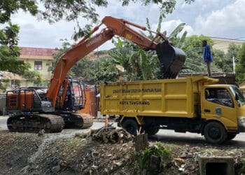Tingkatkan Mitigasi Banjir, Pemkot Tangerang Normalisasi Saluran Bendung Tanah Tinggi 3