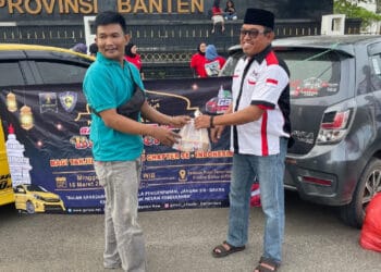 Cari Keberkahan, Galaci Chapter Banten Bagikan 100 Paket Takjil