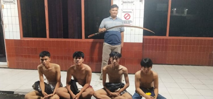 4 Pemuda Diamankan Polsek Ciputat Timur, Celurit 1,5 Meter Disita