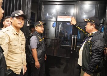 Satpol PP Kabupaten Tangerang Segel Tempat Biliard di Kelurahan Kaduagung
