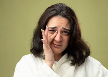 Kedutan Wajah Tak Terkendali, Kenali Hemifacial Spasm