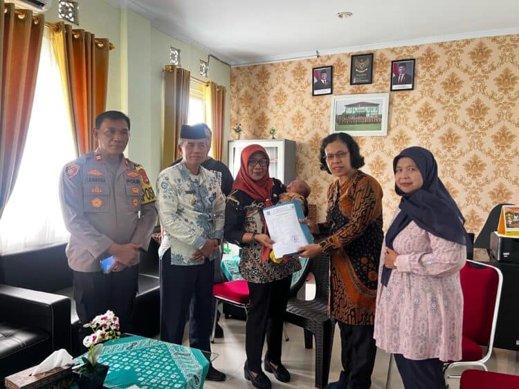 Bayi Laki Laki Ditemukan di Pinggiran Ruko di Lebakwangi Kabupaten Serang