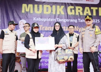 Bupati dan Wakil Bupati Tangerang Lepas Keberangkatan Peserta Mudik Gratis 2025