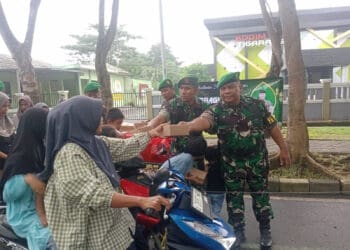 Kodim 0510/Tigaraksa Konsisten Bagikan Takjil Gratis