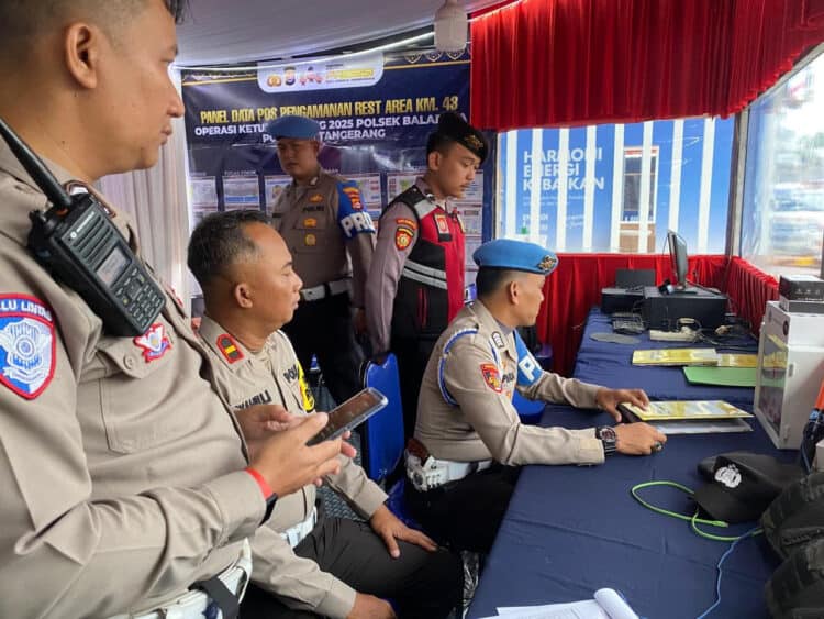 Provost Siepropam Polresta Tangerang Lakukan Pengecekan Personel Pospam di Rest Area 43