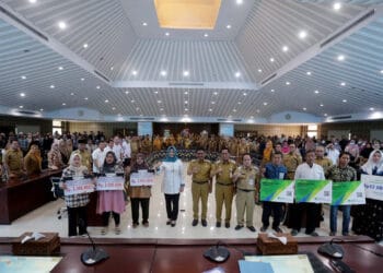 Wali kota Tangerang Berikan Santunan JKM dan JKK Bagi 5952 Pekerja Rentan