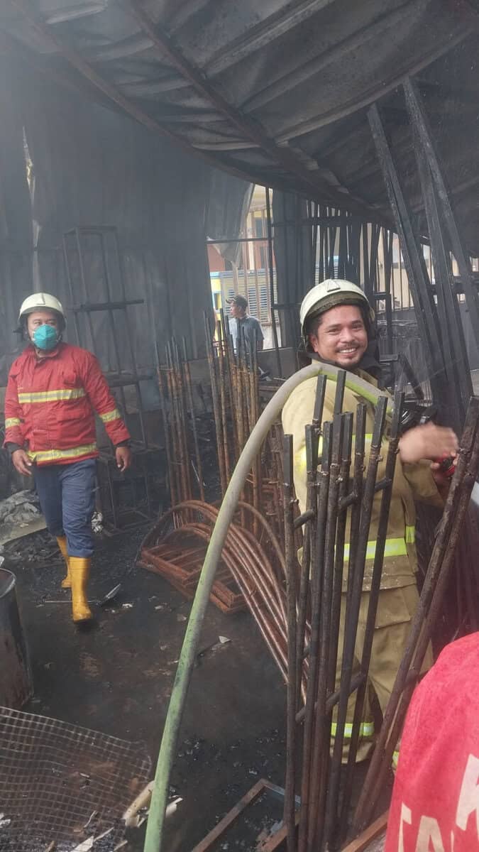 Gudang Katering dan Dekorasi di Ciledug Ludes Terbakar, Warga Panik