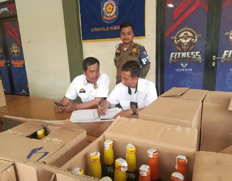 Satpol PP Kota Tangerang Lakukan Operasi, Ratusan Botol Miras Disita