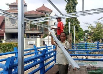 50905trantib-kecamatan-ciledug-bongkar-bangunan-liar-di-sekitar-embung-griya-kencana-509051