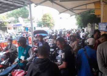 Hari Pertama Pemutihan PKB, Ribuan Warga Padati Samsat Cikokol Tangerang