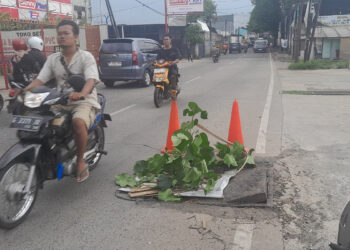 Wanita Paruh Baya Kecelakaan Gegara Manhole Kabel Utilitas di Karang Tengah