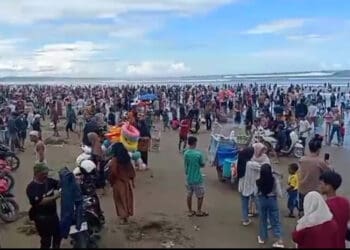 Hari Kedua, Delapan Ribu Wisatawan Kunjungi Pantai Sawarna