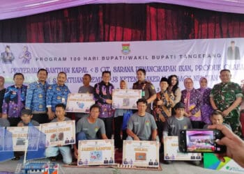 Dorong Produktivitas, Pemkab Tangerang Salurkan Bantuan untuk Nelayan