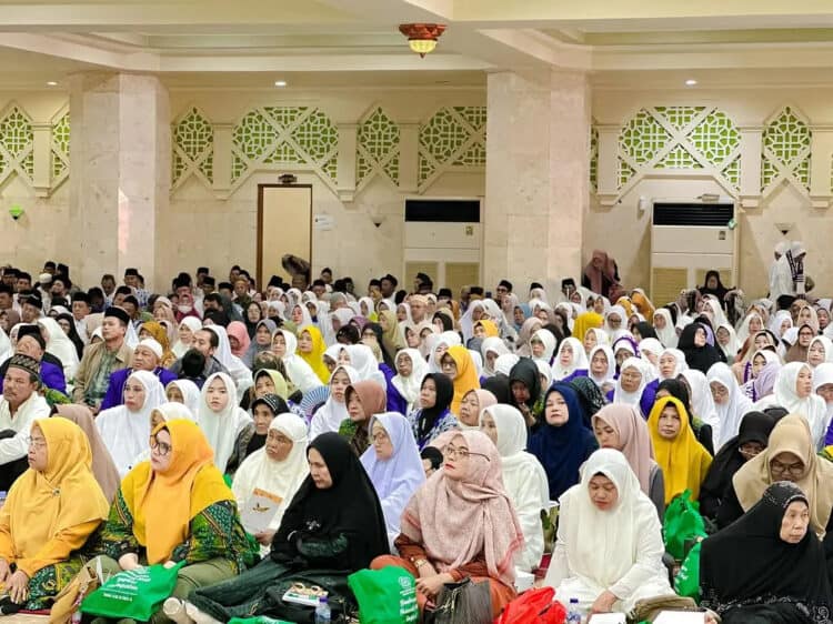 2.170 Jamaah Ikuti Manasik Haji di Aula Masjid Agung Al Amjad Tigaraksa