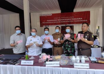 Uang Palsu Rp100 Juta Lebih dan 200 USD di Kabupaten Tangerang Dibakar