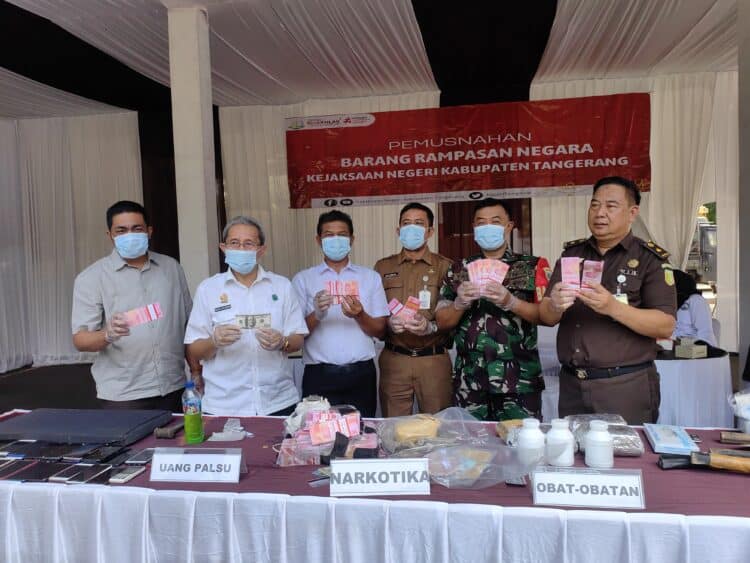 Uang Palsu Rp100 Juta Lebih dan 200 USD di Kabupaten Tangerang Dibakar
