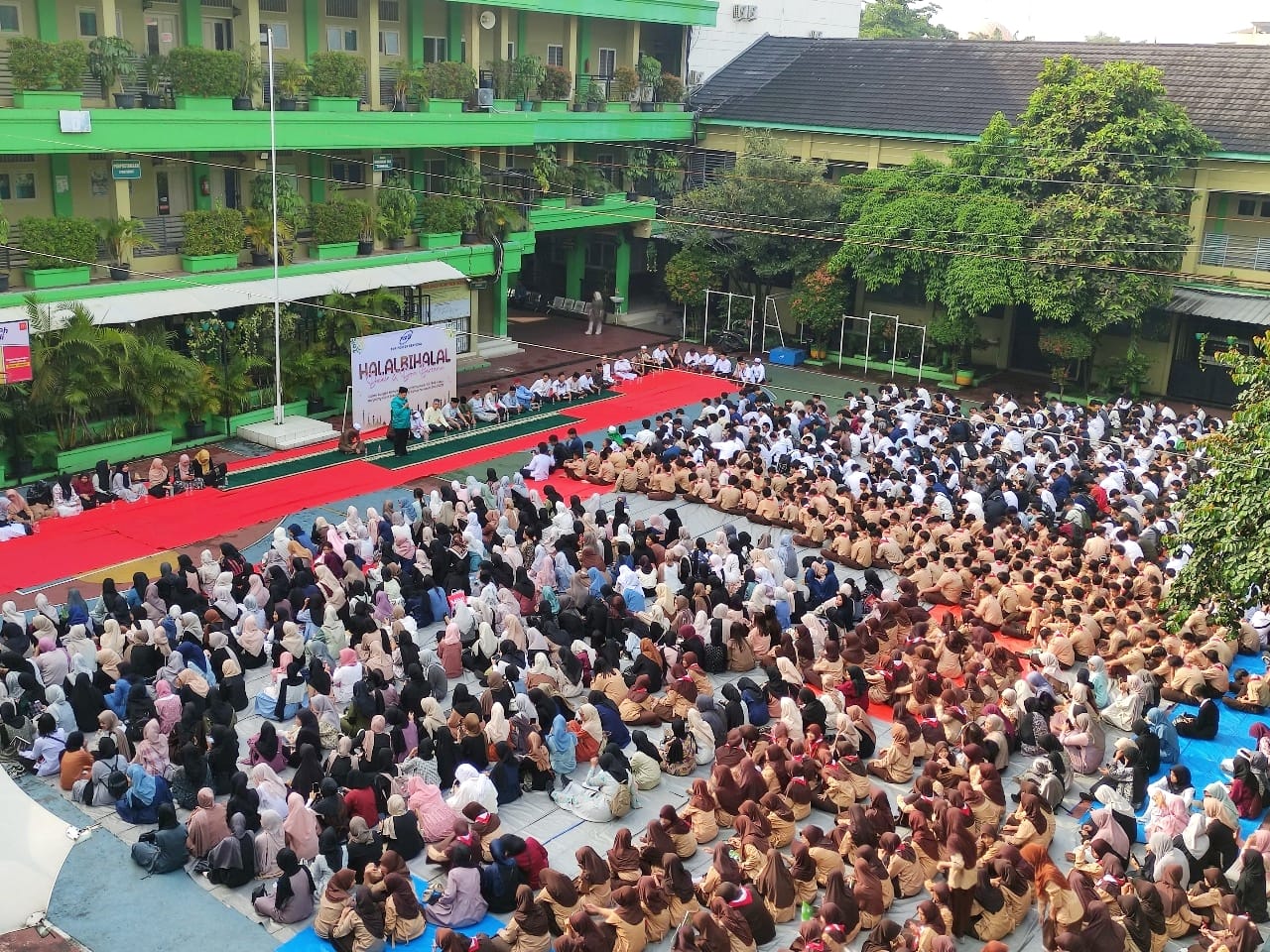 Ribuan Siswa SMK Pustek Serpong Ikuti Halal Bihalan dan Rayakan Milad Sekolah ke 26