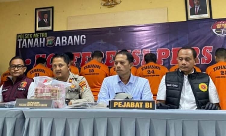Penemuan Tas di Gerbong Bongkar Pabrik Uang Palsu