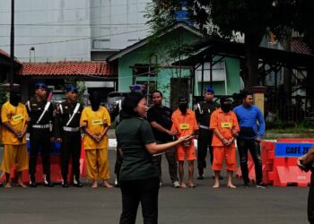 Dua Oknum Anggota TNI Ikuti Rekonstruksi Penganiayaan Hingga Tewas di Serang