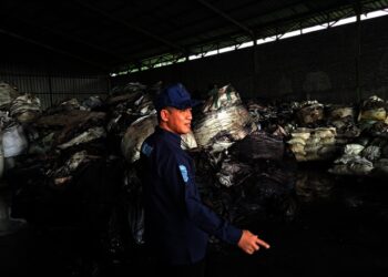 Diduga Tak Berizin, Menteri LHK Juga Segel Gudang Limbah Noor Annisa Kemikal