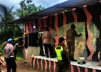Aparat Gabungan Tertibkan Pos Ormas di Sejumlah Titik di Kabupaten Tangerang