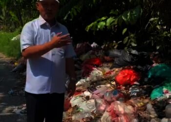 Najib Hamas Tinjau Tumpukan Sampah di Anyer