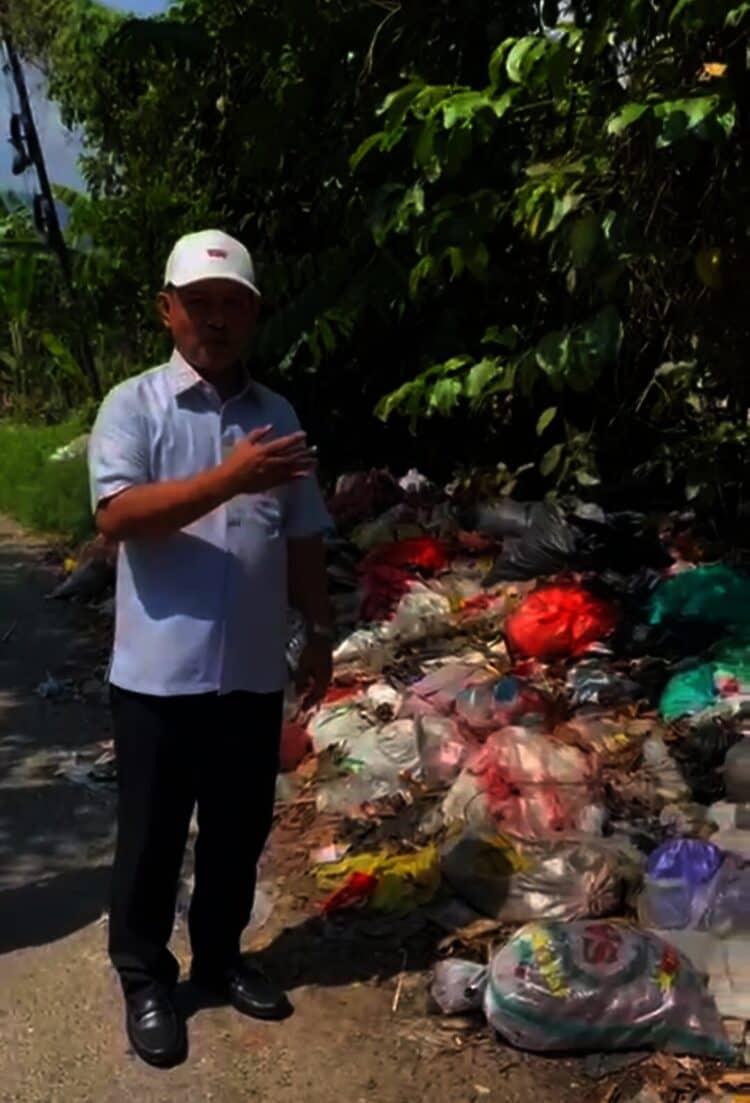 Najib Hamas Tinjau Tumpukan Sampah di Anyer