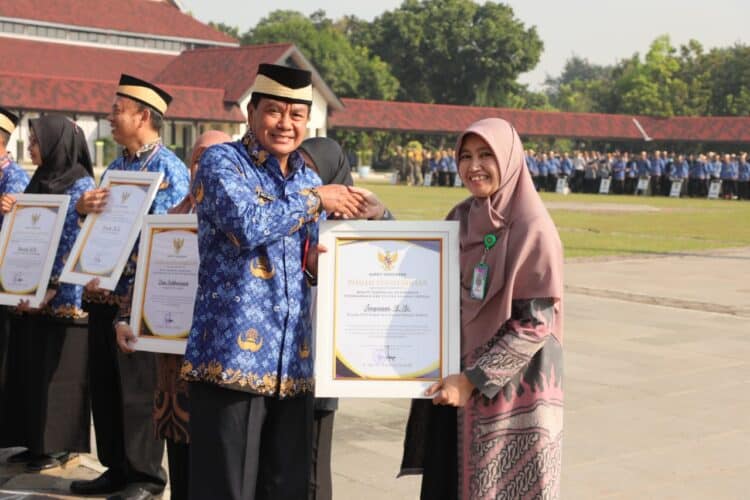 Dinilai Inovatif, 15 Kepala Sekolah Raih Penghargaan dari Bupati Tangerang