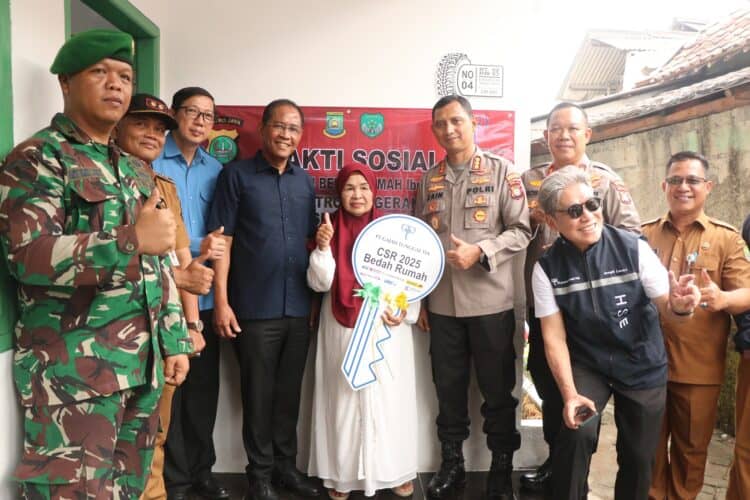 Sambut Hari Bhayangkara ke-79, Kapolres Metro Tangerang Kota Serahkan Kunci Rumah untuk Warga Jatiuwung
