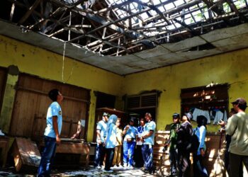 Plafon Jebol, Bupati Serang Minta Disdikbud Bangun SDN Sukamaju