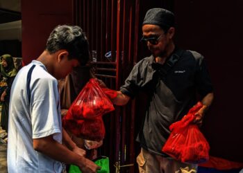 Majelis Nuruz Zholam Kurbankan 3 Sapi dan 9 Kambing untuk Yatim dan Dhuafa