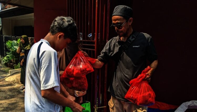 Majelis Nuruz Zholam Kurbankan 3 Sapi dan 9 Kambing untuk Yatim dan Dhuafa