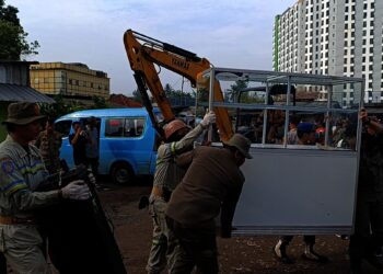 Bertahun-tahun Duduki Lahan Pemkot Tangsel, Puluhan Bangli Dibongkar Paksa