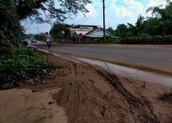 Ulah Truk Tanah, Jalan Soetami Lebak Becek