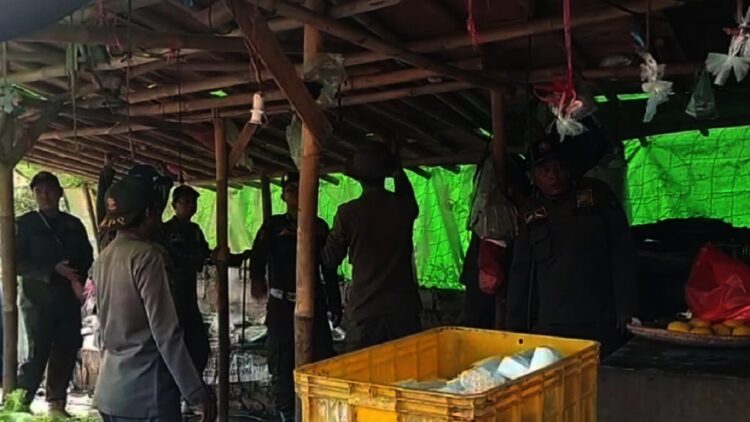 117 Lapak PKL di Jalan Pasar Sentiong Berhasil Dibongkar