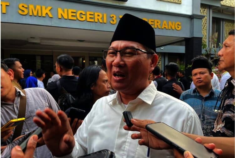 Kantor Disdukcapil Kota Tangerang "Dibanjiri" Warga Jelang Pendaftaran SMA/SMK