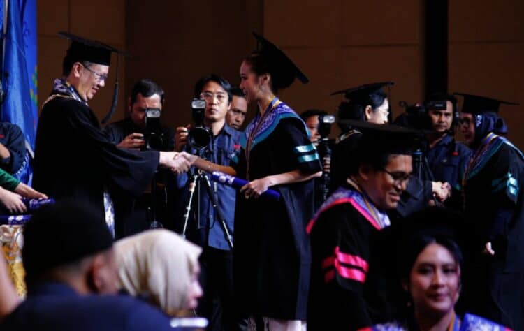 569 Mahasiswa UMN Tangerang Diwisuda