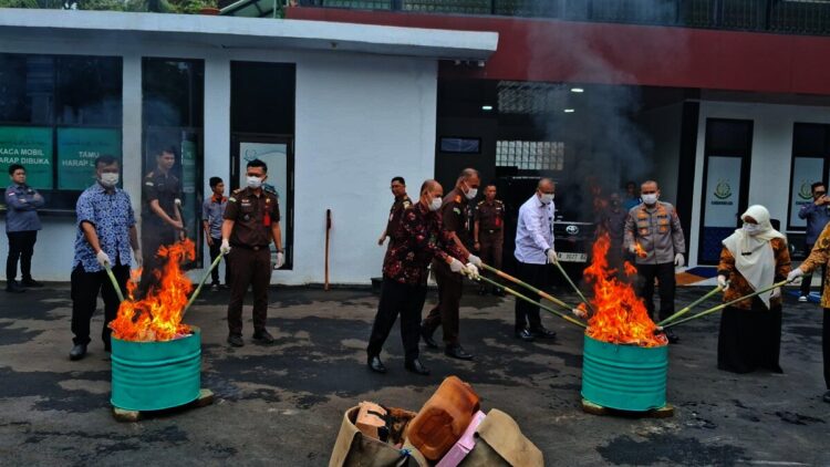 Kejari Lebak Musnahkan Narkotika Hingga Sajam