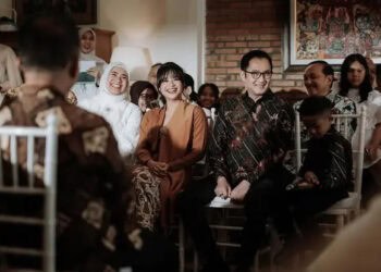 Kompak! Ikke Nurjanah dan Aldi Bragi Kerja Sama di Pernikahan Anak