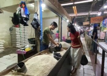 Pedagang di Lebak Tak Jual Beras Premium