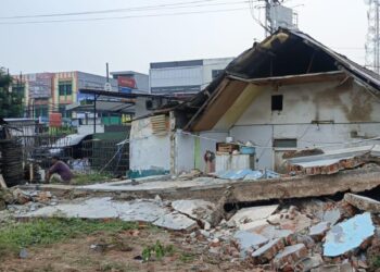 Rumah Dibongkar Pengembang, Warga Cikupa Histeris