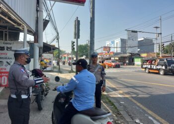Banyak Pelanggaran Main HP Saat Nyetir di Kabupaten Tangerang