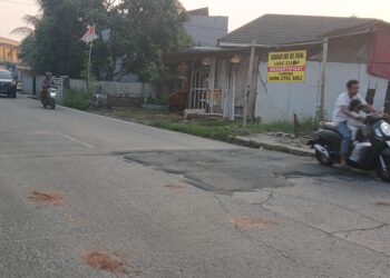 Jalan Raya Citeras-Tigaraksa Rusak, Warga Sindir: Seperti Diserang Rudal